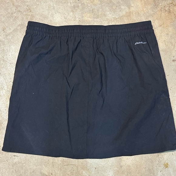 Eddie Bauer black skorts size medium Tulip hem. Nylon SPF 50 - Picture 6 of 9